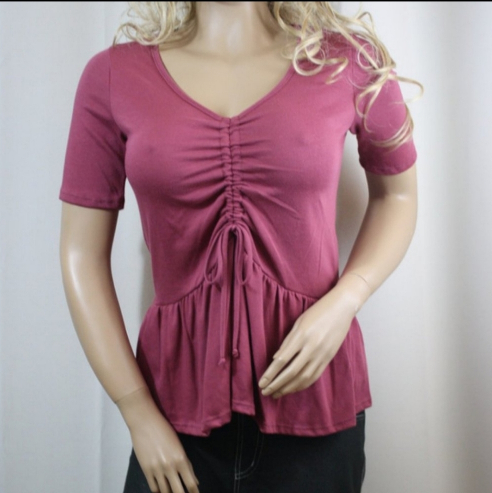 Cinch Berry Peplum Top size Medium